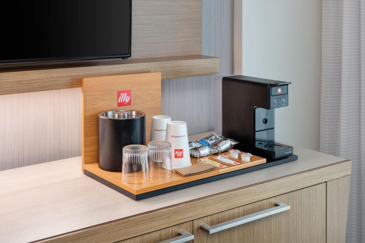 Courtyard By Marriott Atlanta Alpharetta/Avalon Area Hotell Eksteriør bilde