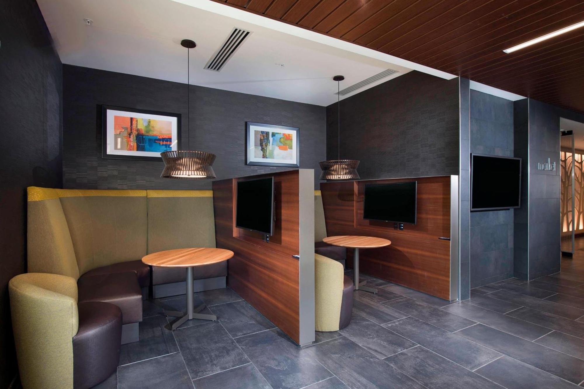 Courtyard By Marriott Atlanta Alpharetta/Avalon Area Hotell Eksteriør bilde